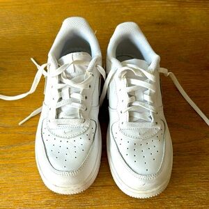 Nike Air Force 1 Low size 2.5 Y, worn a handful of times!